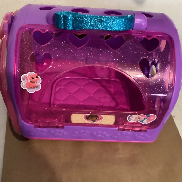 Disney Doc McStuffins Pet Rescue On-the-Go Vet Carrier Toy - Picture 1 of 2